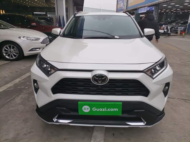 Фото 3 - Toyota RAV4