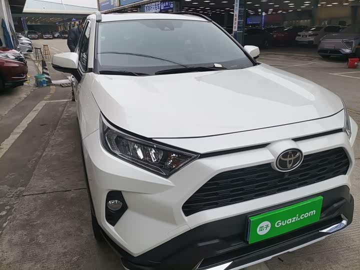 Фото 4 - Toyota RAV4