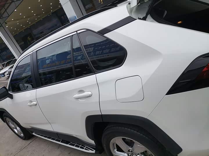 Фото 5 - Toyota RAV4