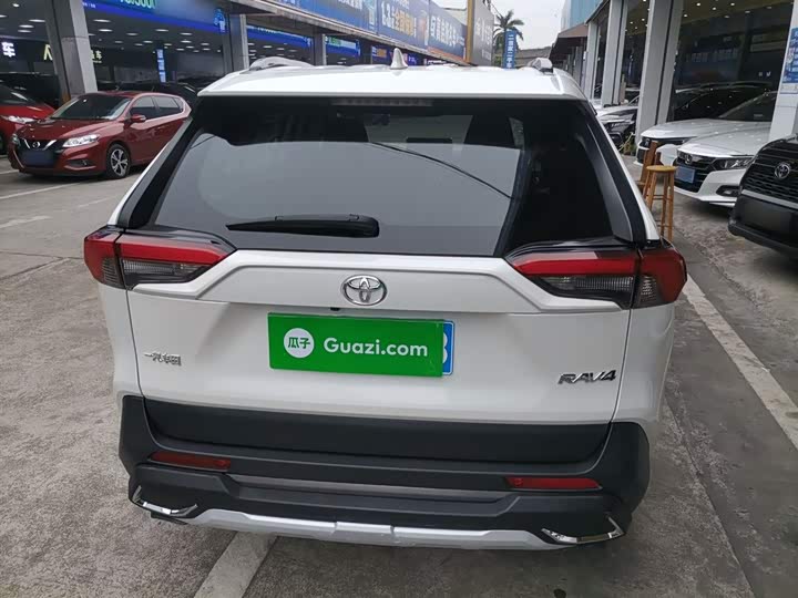 Фото 6 - Toyota RAV4