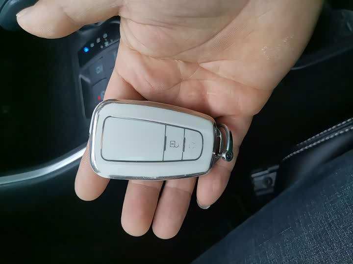 Фото 9 - Toyota RAV4