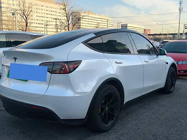 Фото 3 - Tesla Model Y