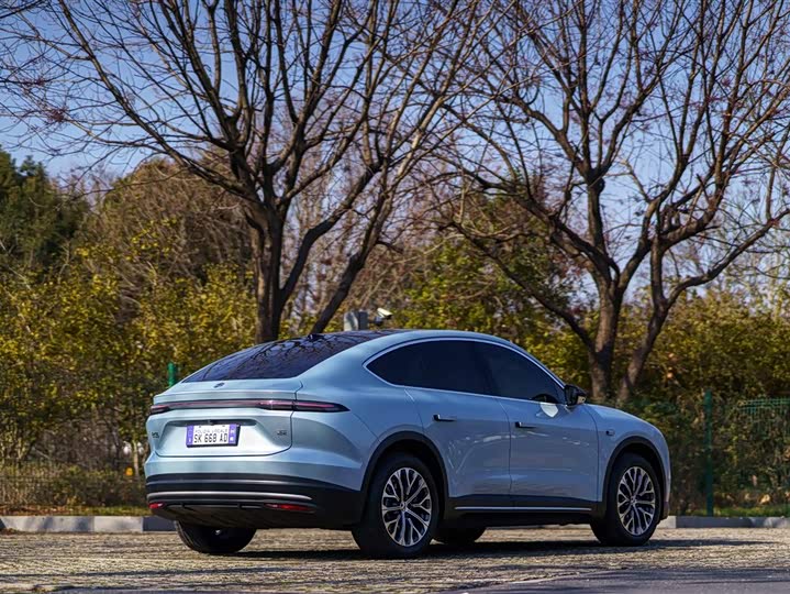 Фото 4 - Nio EC6