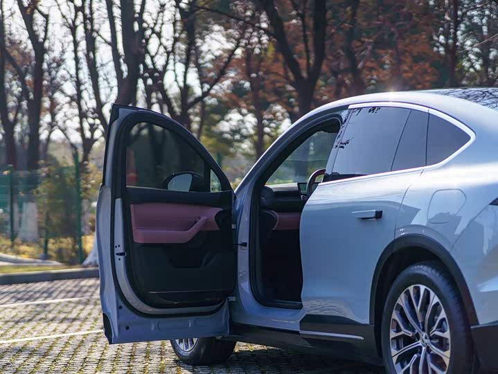 Фото 8 - Nio EC6