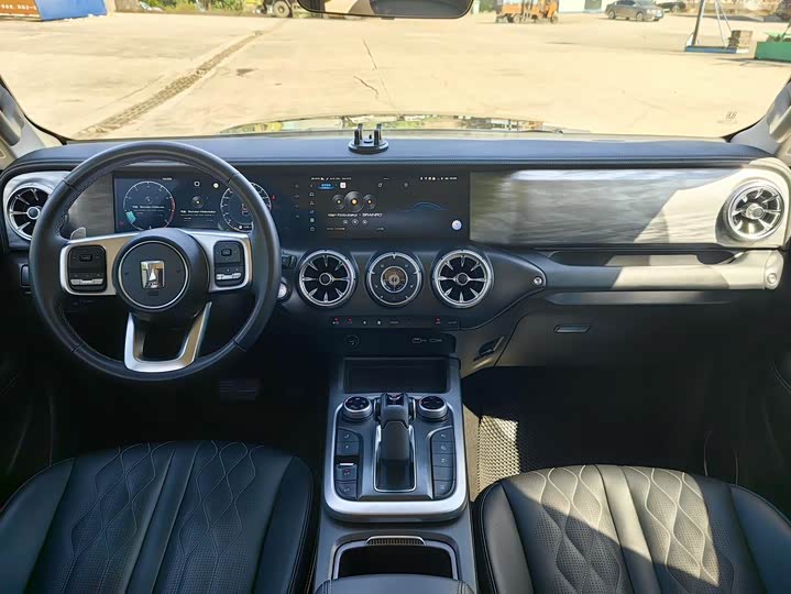 Фото 7 - Tank 300