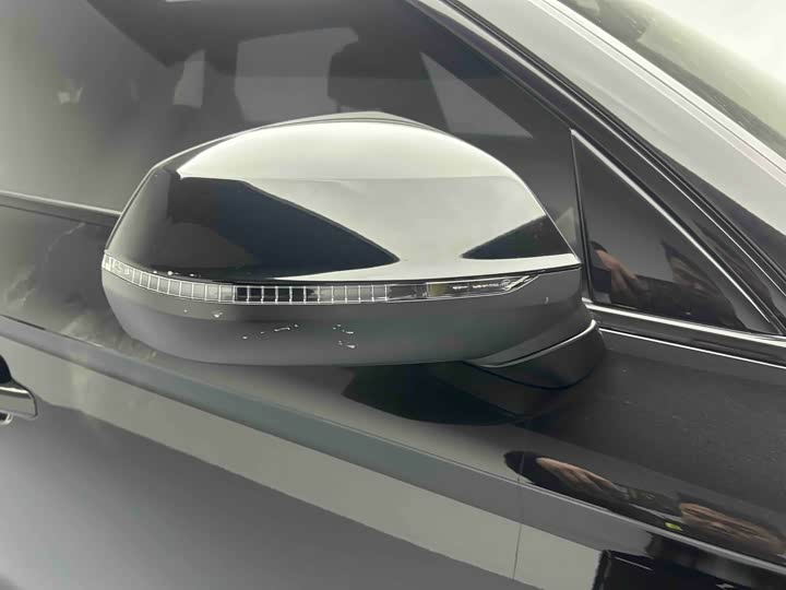 Фото 5 - Audi Q5L