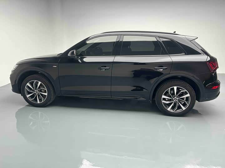 Фото 9 - Audi Q5L