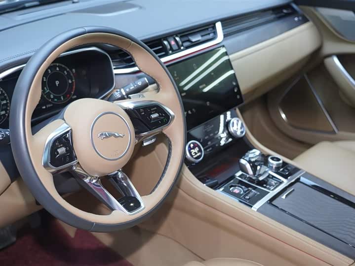 Фото 7 - Jaguar XF L