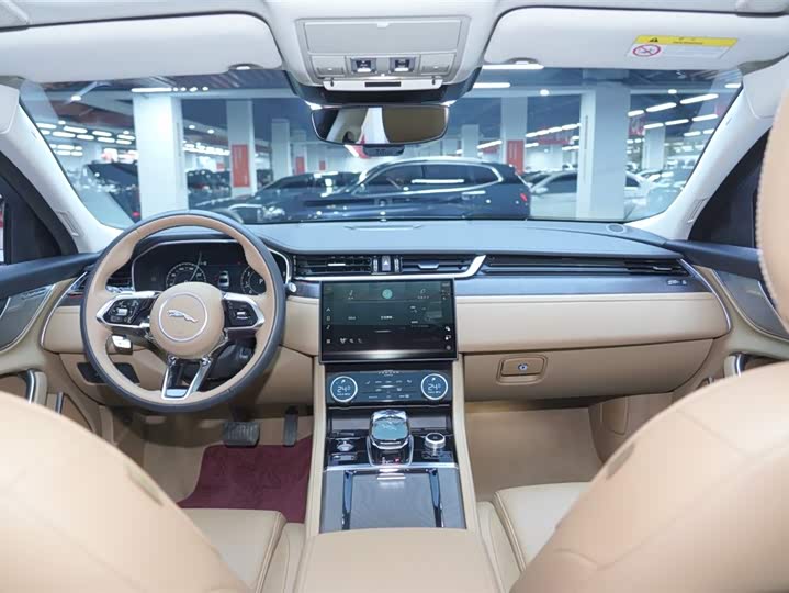 Фото 8 - Jaguar XF L