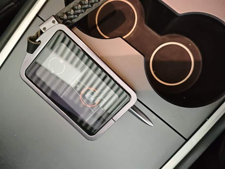 Фото 8 - Tesla Model 3