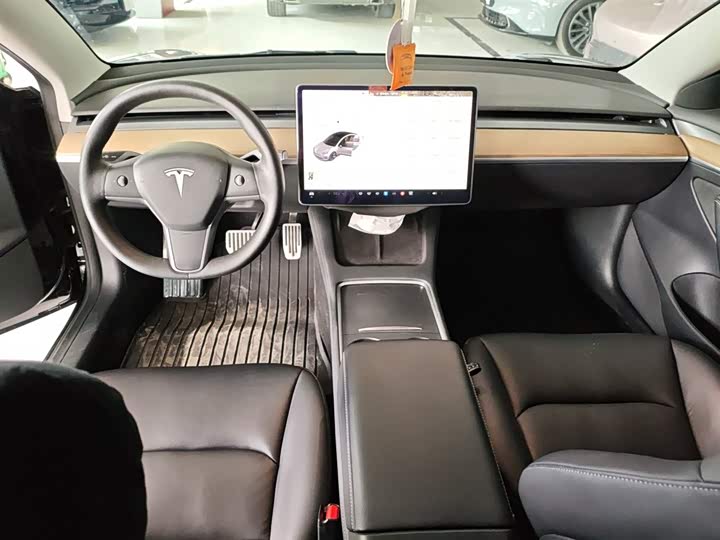 Фото 9 - Tesla Model 3