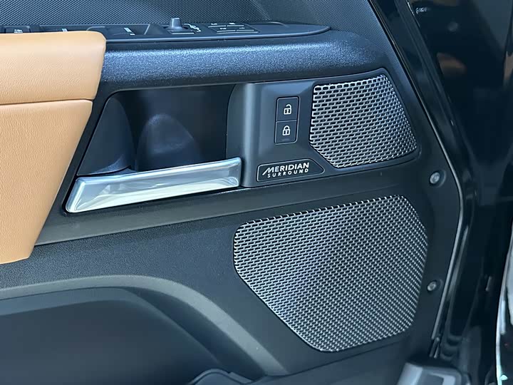 Фото 7 - Land Rover Defender