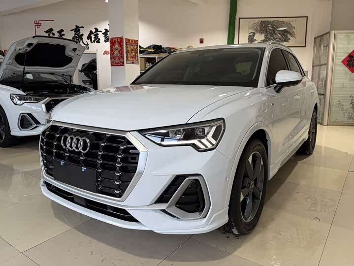 Фото 1 - Audi Q3