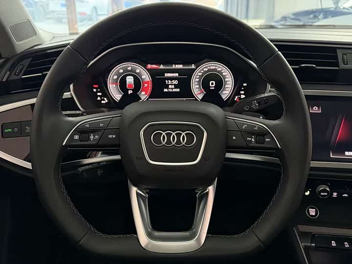 Фото 8 - Audi Q3