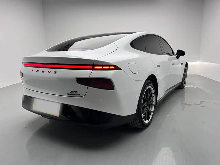 Фото 4 - XPeng P7