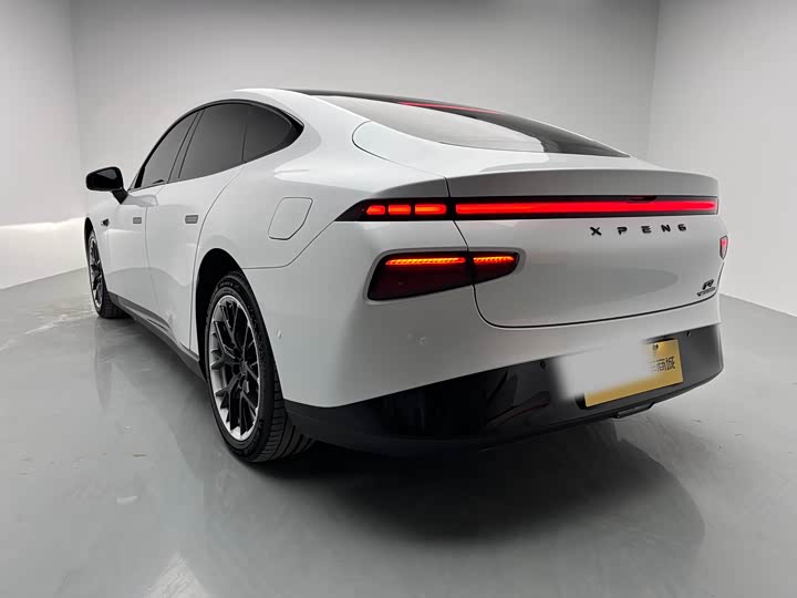 Фото 6 - XPeng P7