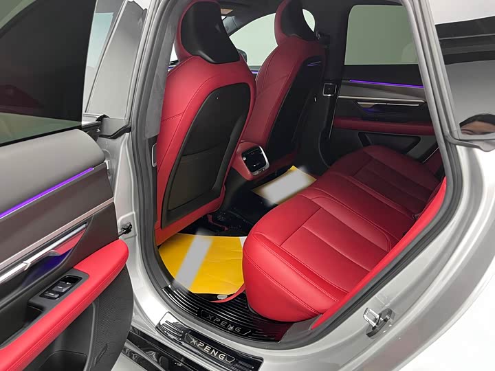 Фото 8 - XPeng P7