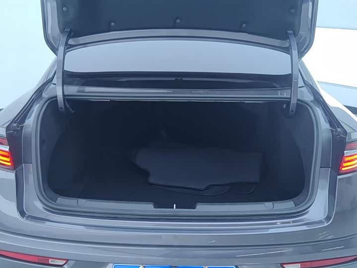 Фото 4 - Geely Preface