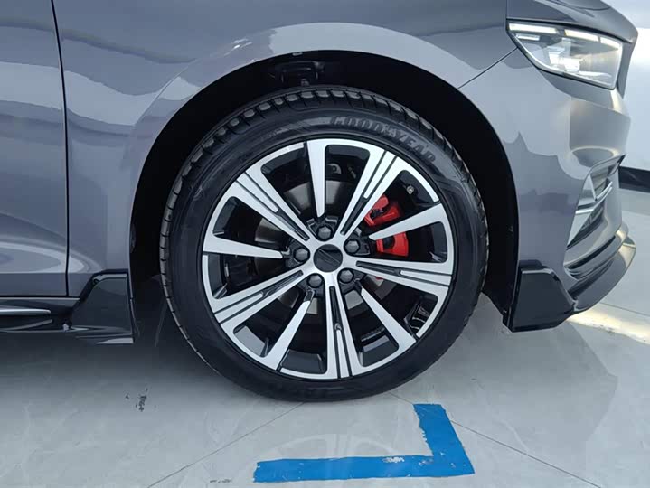 Фото 6 - Geely Preface