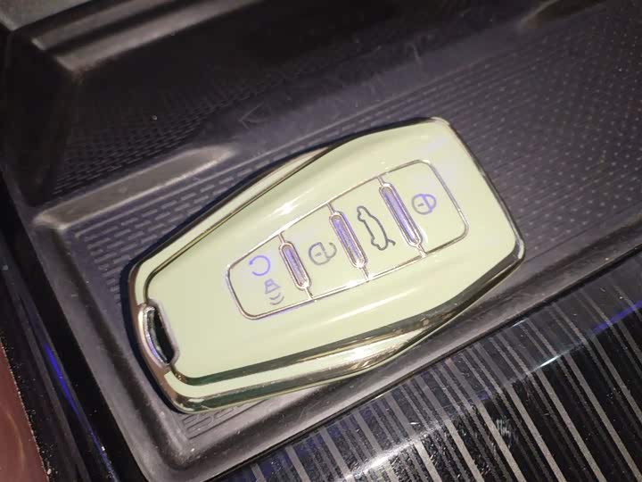 Фото 9 - Geely Monjaro