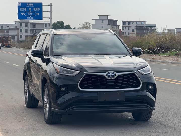 Фото 1 - Toyota Highlander