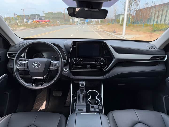 Фото 7 - Toyota Highlander