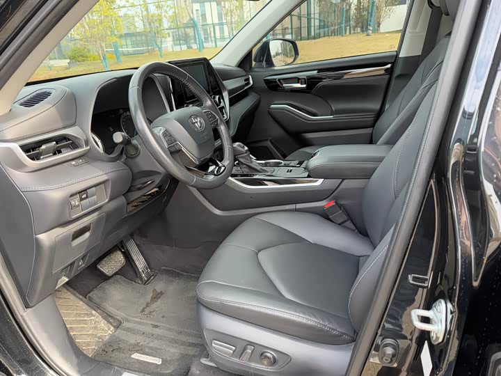 Фото 8 - Toyota Highlander