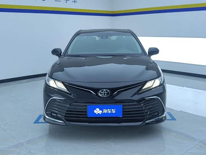 Фото 2 - Toyota Camry