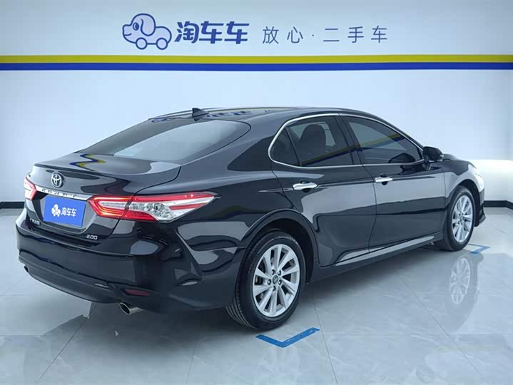 Фото 3 - Toyota Camry