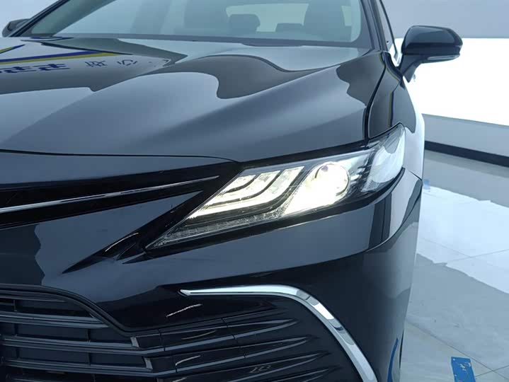 Фото 5 - Toyota Camry