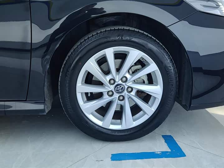 Фото 6 - Toyota Camry