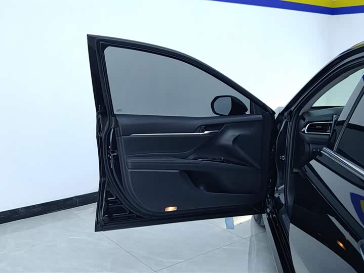 Фото 7 - Toyota Camry