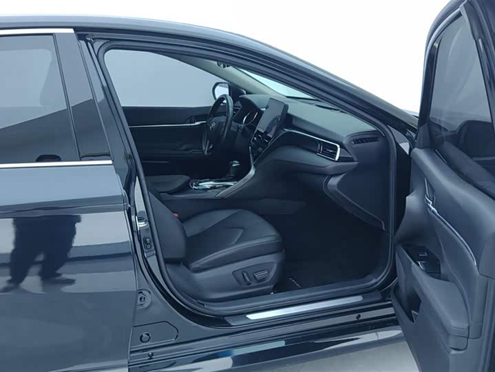 Фото 8 - Toyota Camry