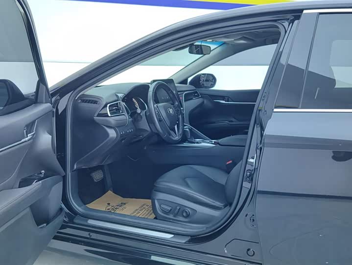 Фото 9 - Toyota Camry