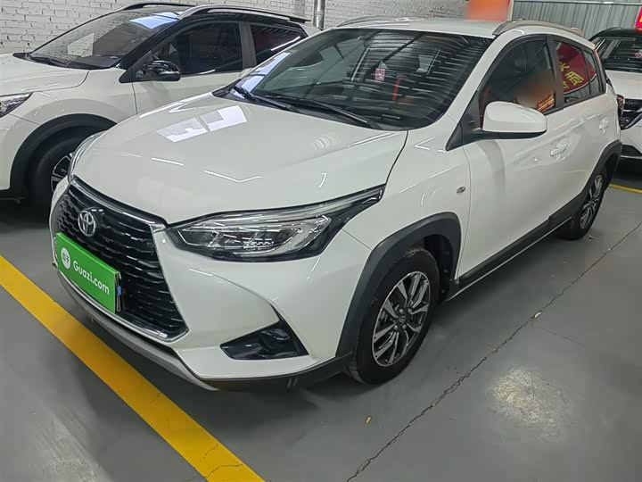 Фото 2 - Toyota Yaris L Hatchback