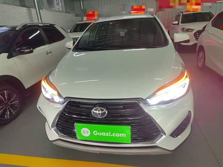 Фото 3 - Toyota Yaris L Hatchback