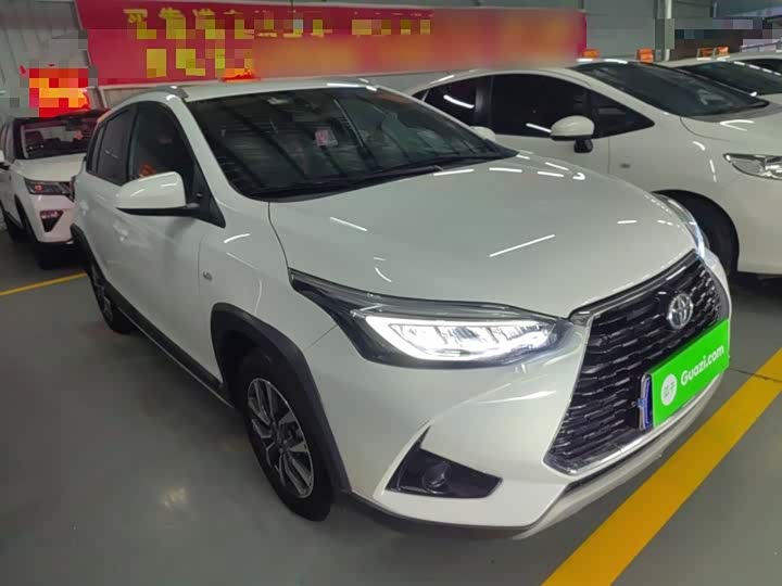 Фото 4 - Toyota Yaris L Hatchback