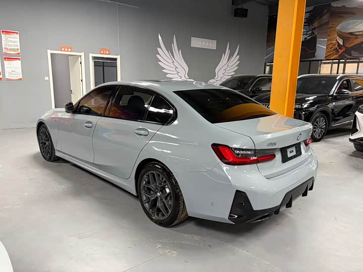 Photo 4 - BMW 3 Series