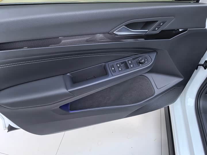 Фото 4 - Volkswagen Golf