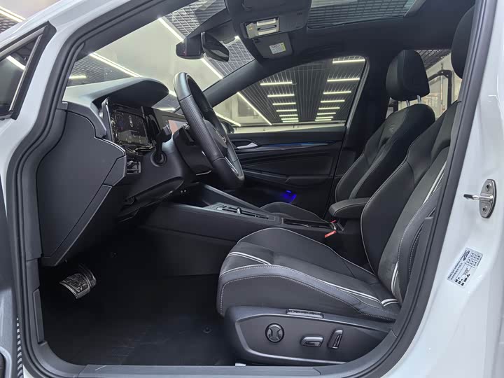 Фото 5 - Volkswagen Golf