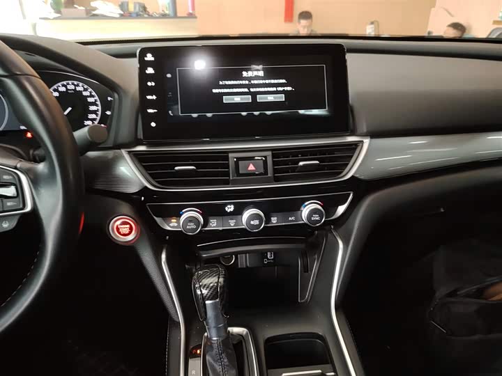 Фото 5 - Honda Inspire