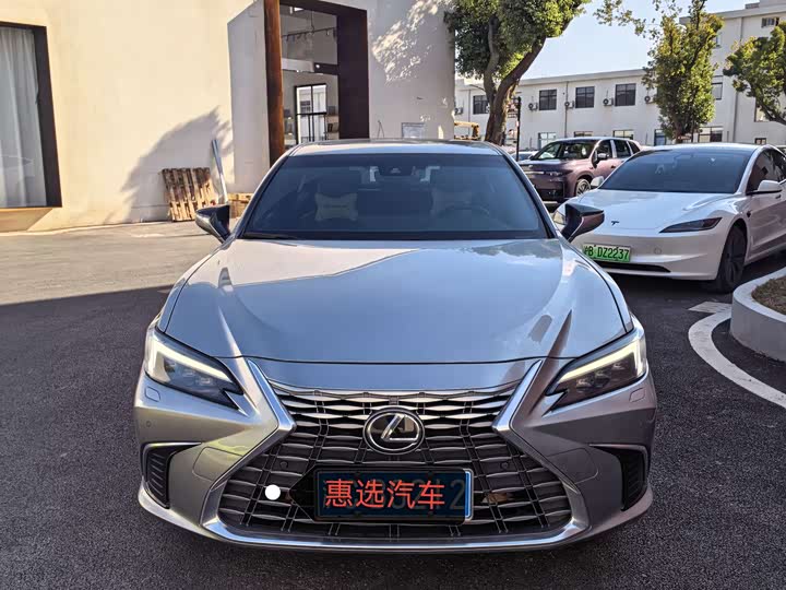 Фото 2 - Lexus ES