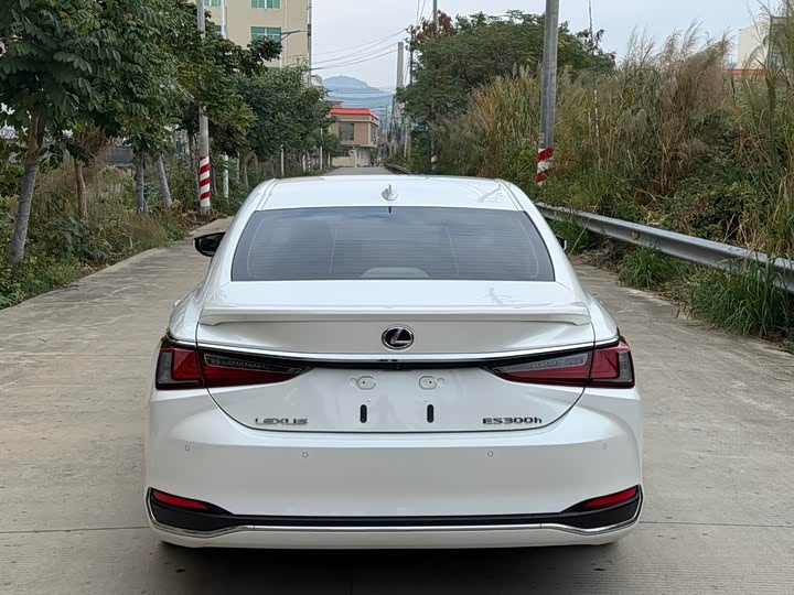 Фото 5 - Lexus ES