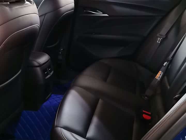 Фото 2 - Cadillac CT4