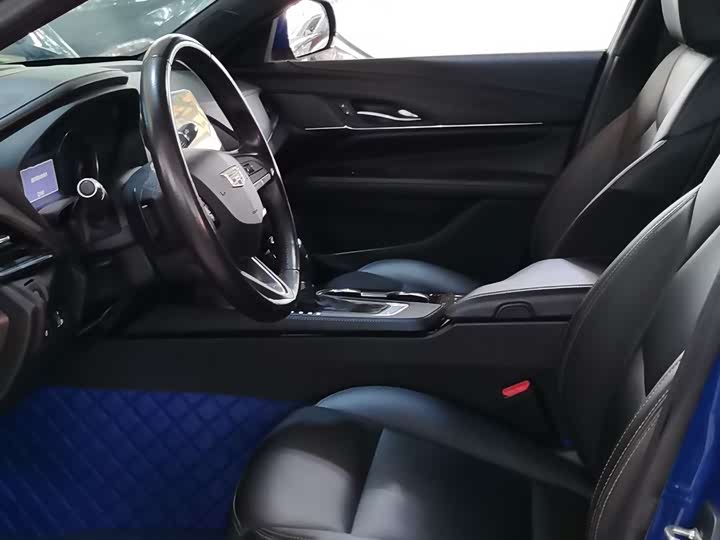 Фото 8 - Cadillac CT4