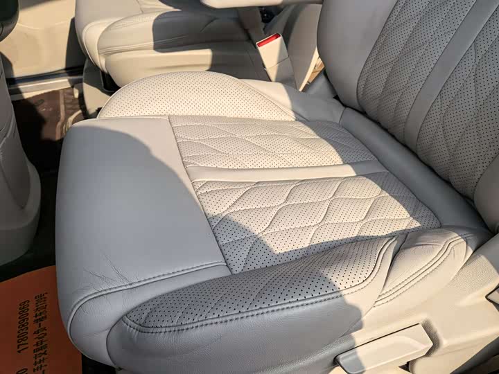 Фото 5 - Buick GL8 ES