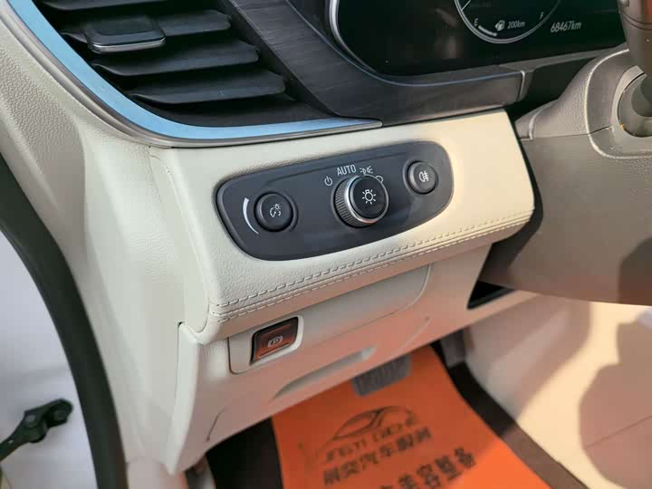 Фото 7 - Buick GL8 ES