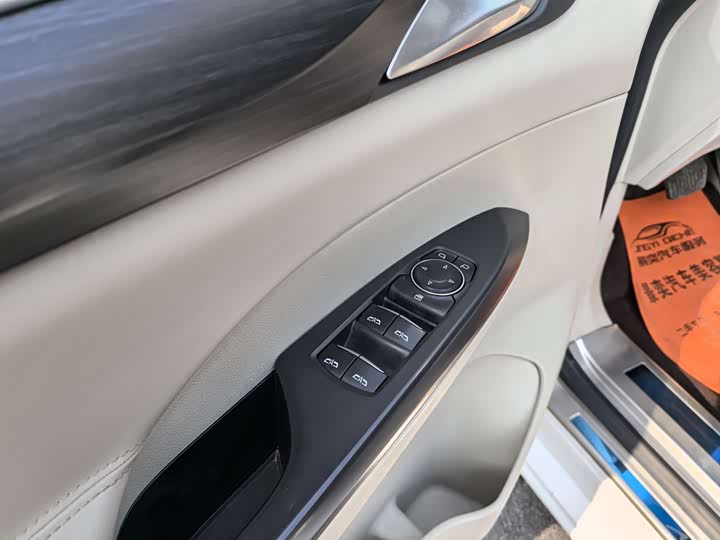 Фото 8 - Buick GL8 ES