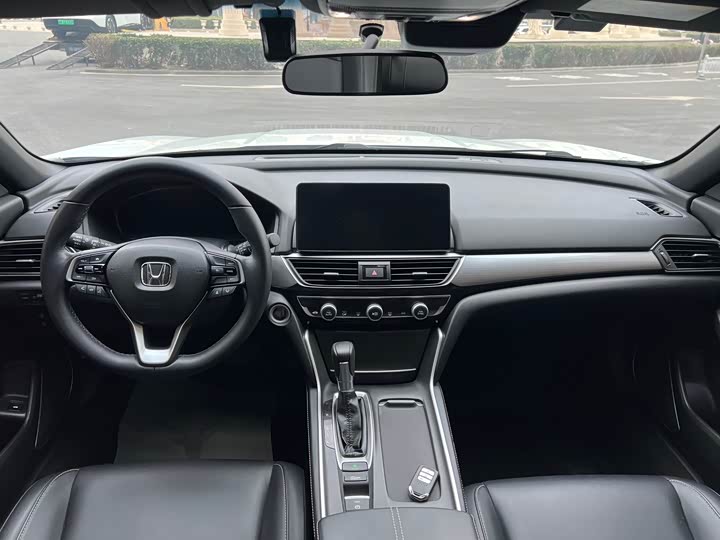 Фото 4 - Honda Inspire