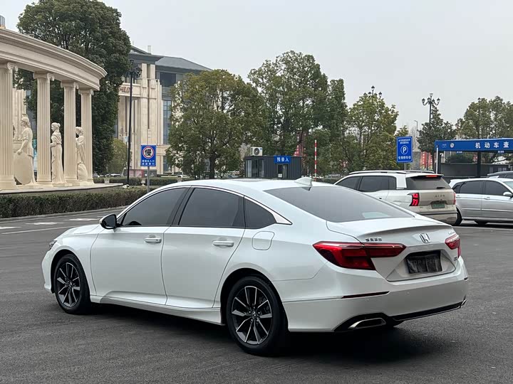 Фото 9 - Honda Inspire